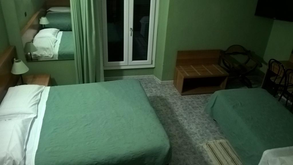 Hotel Del Sole ميلان الغرفة الصورة